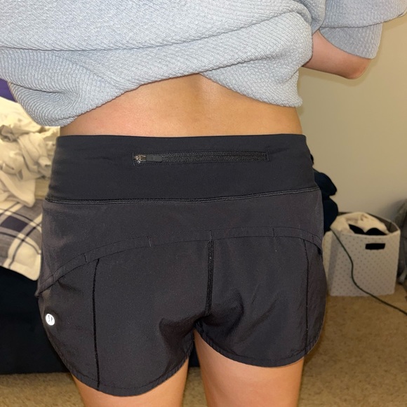 Lululemon speed up shorts size 6 - Picture 5 of 5